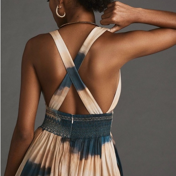 Chic Tie-Dye Maxi Dress in Blue and Tan - Picture 3 of 3